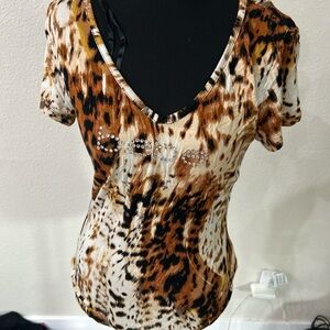 bebe Animal Print V-Neck Short Sleeve Top
